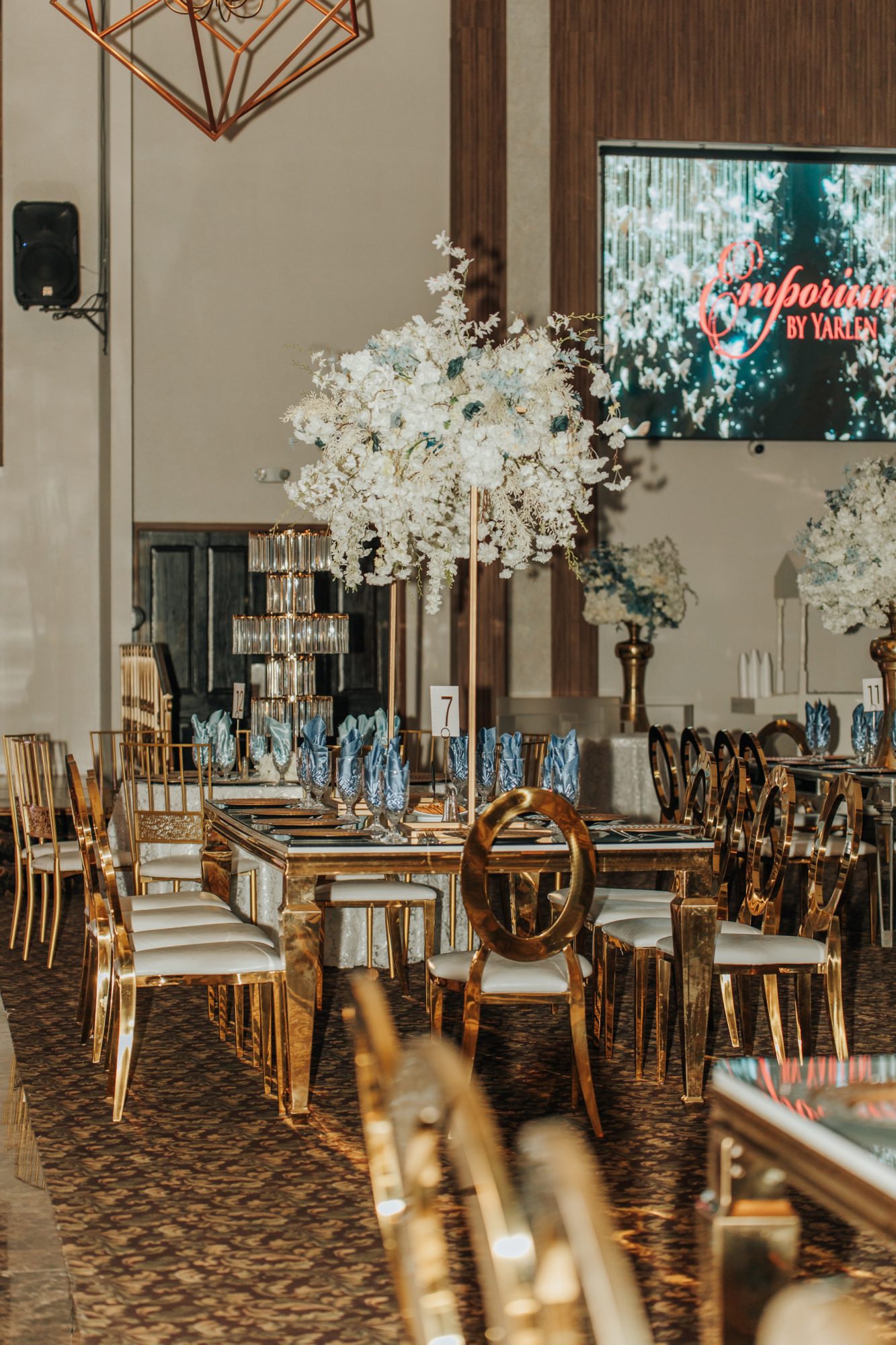 Event coordinator assisting bride at San Antonio wedding venue